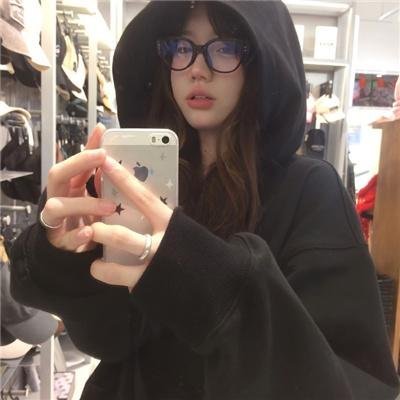 彩色中的黑白